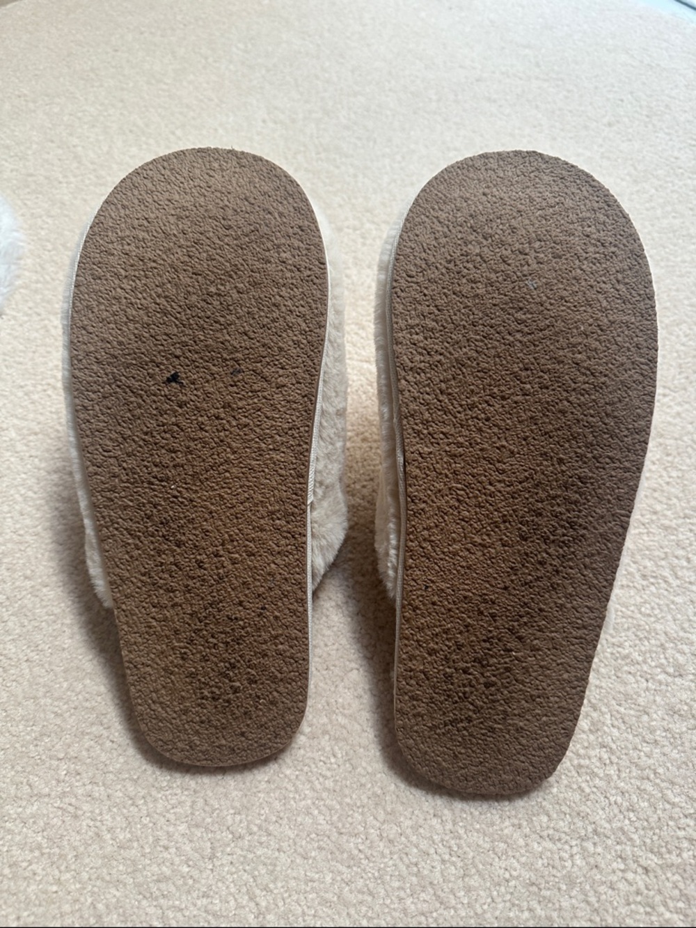 Cozy Plush Faux Fur Slide Slippers in Light Beige - Picture 3 of 3